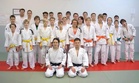 Judoliiton Vuoden kouluttajat 2013 Katri Maijala ja Taavi Forssell yhdessä Judon perusteet -kurssilaisten kanssa Kotkassa tammikuussa 2014